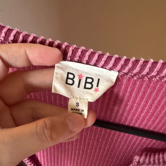 BiBi Pink Ribbed V‑Neck Pocket Top - Picture 2 of 6
